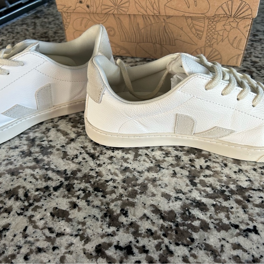 Veja Kids White/ Cream Sneaker Sz 7 - Picture 11 of 12